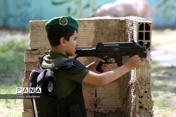 مسابقه دانش‌آموزی تکاور کوچک در شهر تهران