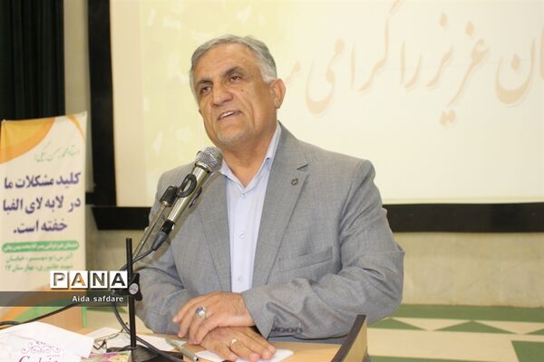 همایش بزرگداشت استاد محمد بهمن بیگی  در بوشهر ( 2 )