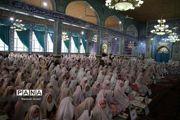 مراسم جشن تکلیف دانش‌آموزان دختر منطقه میانه