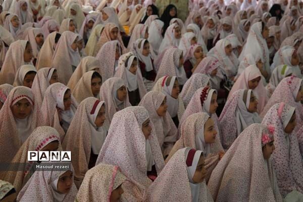 مراسم جشن تکلیف دانش‌آموزان دختر منطقه میانه