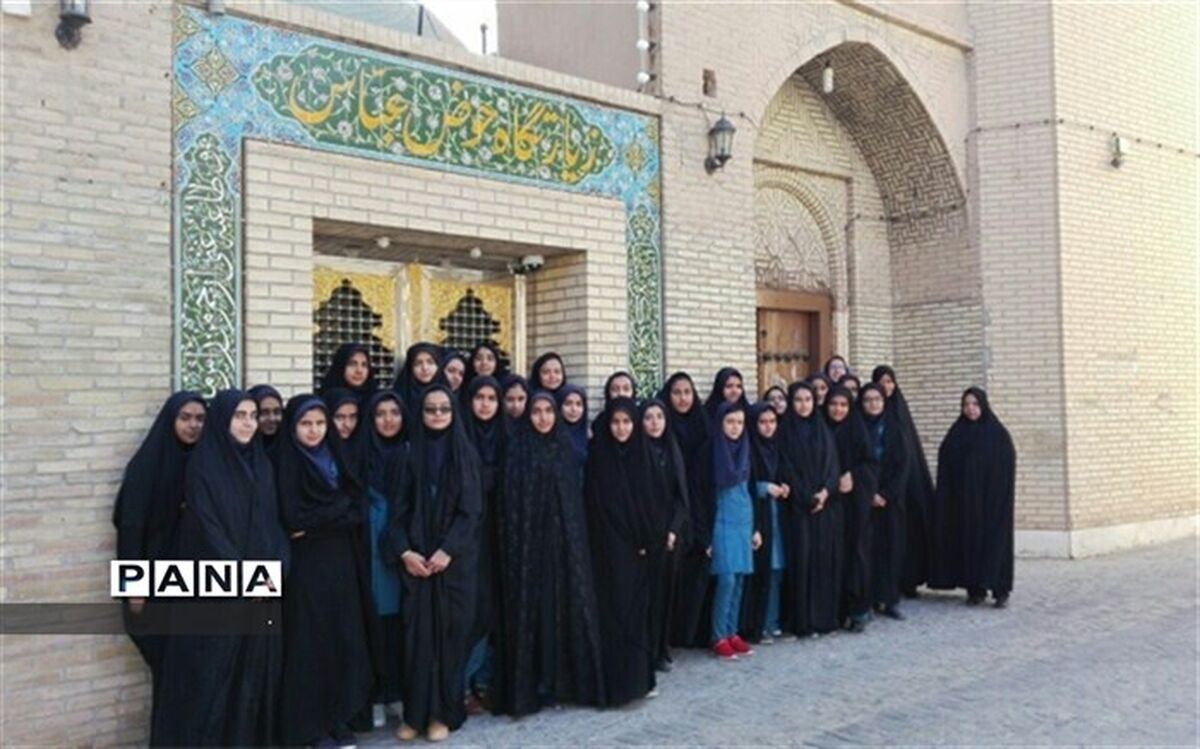 بازدید دانش آموزان دبیرستان فرزانگان شهدا از بافت تاریخی اردکان