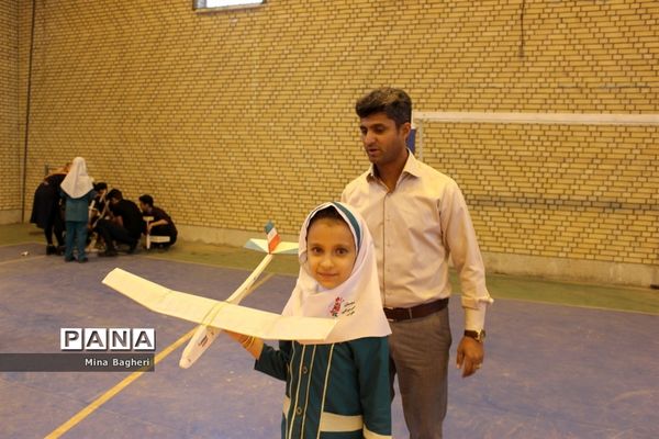 مسابقه گلایدر دانش‌آموزان و اولیاء در آبپخش