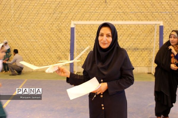 مسابقه گلایدر دانش‌آموزان و اولیاء در آبپخش