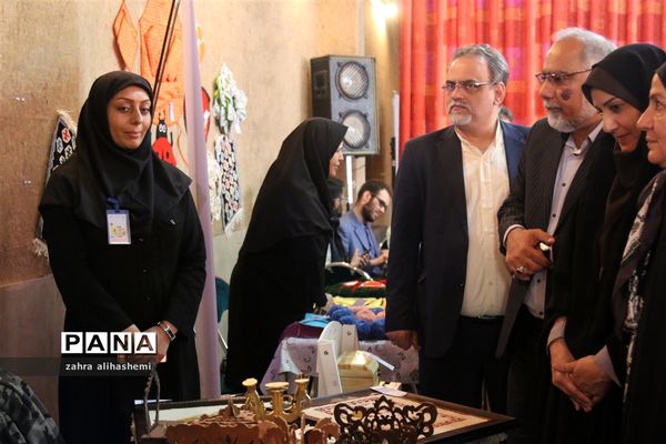 حس خوب زندگی؛ نمایشگاه دست سازه های دانش آموزان با نیازهای ویژه