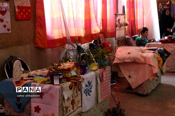 حس خوب زندگی؛ نمایشگاه دست سازه های دانش آموزان با نیازهای ویژه