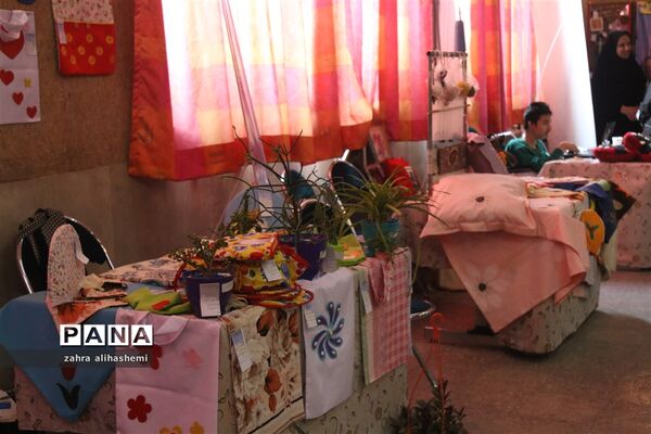 حس خوب زندگی؛ نمایشگاه دست سازه های دانش آموزان با نیازهای ویژه