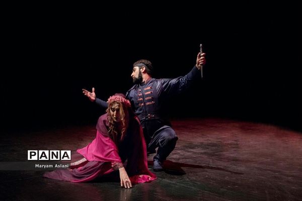 اجرای نمایش «اکوان دیو»