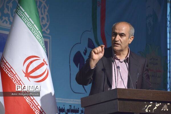 همایش  کشوری گام دوم انقلاب اسلامی در تالار معلم تبریز