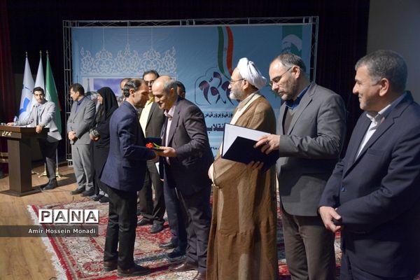 همایش  کشوری گام دوم انقلاب اسلامی در تالار معلم تبریز