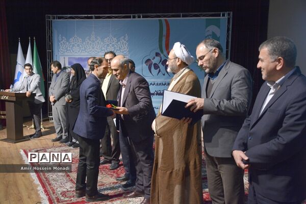 همایش  کشوری گام دوم انقلاب اسلامی در تالار معلم تبریز