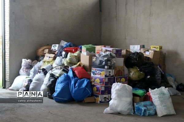 ارسال کمک های غیرنقدی به مناطق سیل زده باحضور مدیرکل آموزش و پرورش تهران