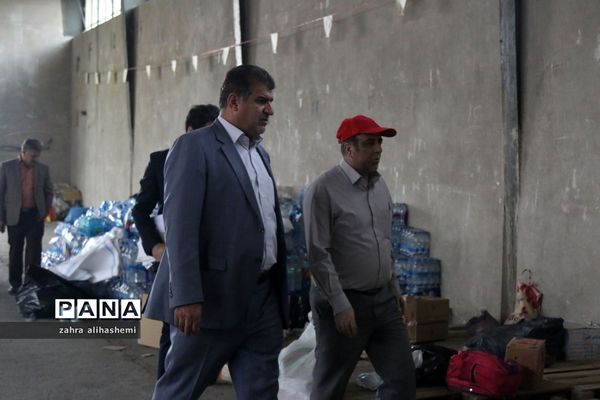 ارسال کمک های غیرنقدی به مناطق سیل زده باحضور مدیرکل آموزش و پرورش تهران