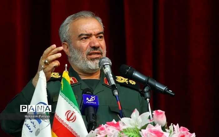 سردار فدوی: تربیت اولین کار معلم است