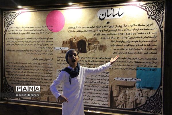 پرده خوانی و نقالی هفت قاب تاریخ شیراز از زبان دانش‌آموزان شیرازی در هفته شیراز