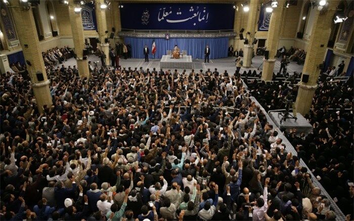 رهبر انقلاب: معلم شریف و آبرودار است، در قضیه معیشت باید عزت نفس معلمان محفوظ بماند