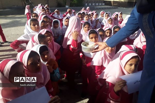 سیل مهربانی دانش‌آموزان خُنج برای همکلاسی‌های سیل‌زده