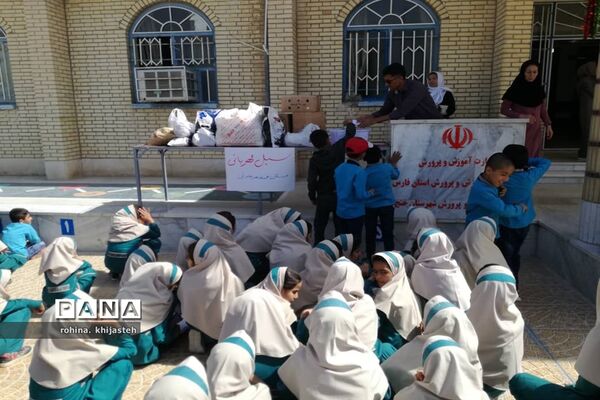 سیل مهربانی دانش‌آموزان خُنج برای همکلاسی‌های سیل‌زده