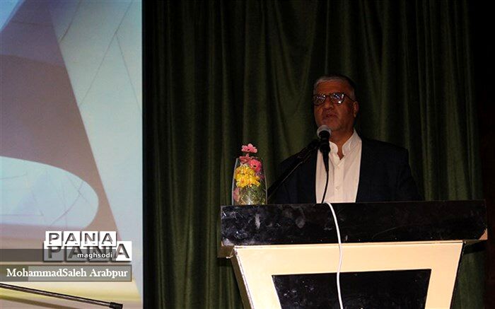آینده کشور در گرو تحصیل جوانان است