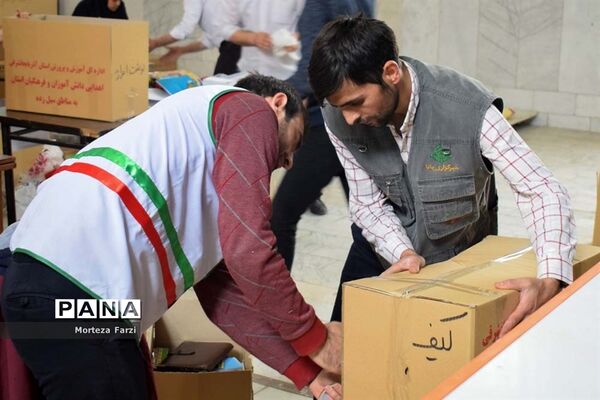 بازدید مدیر‌کل آموزش و پرورش آذربایجان شرقی از مرکز جمع‌آوری کمک به سیل‌زدگان