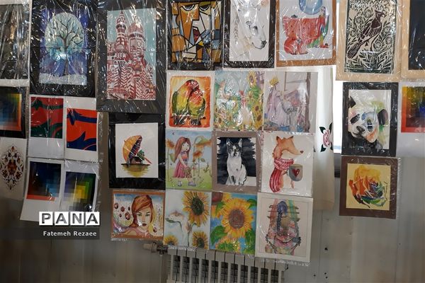 نمایشگاه هنرستان فاطمه الزهرا به مناسبت هفته مشاغل