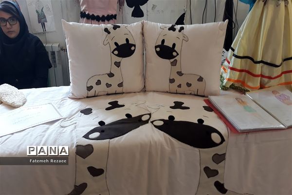 نمایشگاه هنرستان فاطمه الزهرا به مناسبت هفته مشاغل