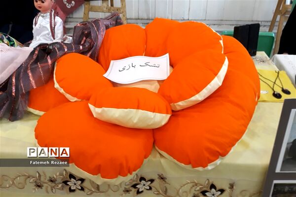 نمایشگاه هنرستان فاطمه الزهرا به مناسبت هفته مشاغل