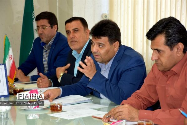 نشست هم‌اندیشی لباس فرم دانش‌آموزی مدارس استان بوشهر