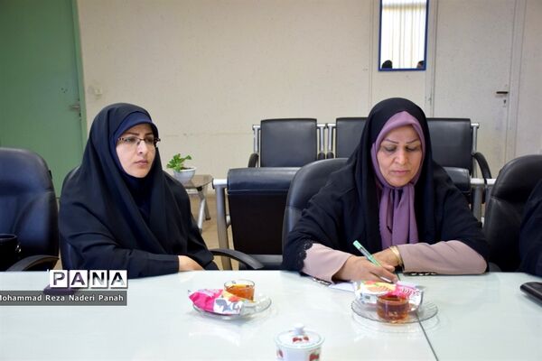 نشست هم‌اندیشی لباس فرم دانش‌آموزی مدارس استان بوشهر