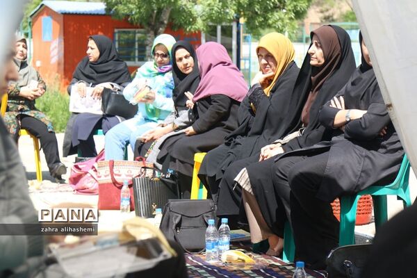 بازدید مدیرآموزش و پرورش منطقه 16 تهران از کانون فرهنگی تربیتی بعثت به مناسبت هفته معلم