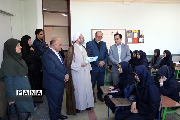 بازدید معاون وزیر آموزش و پرورش از هنرستان دخترانه پژوهش ارومیه