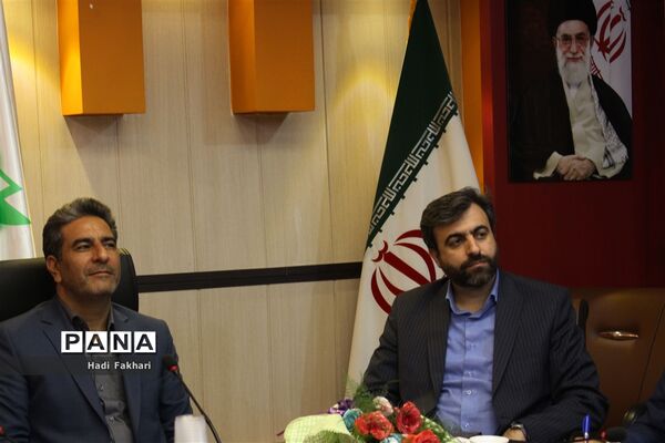 نشست مدیرکل آموزش و پرورش با اعضای مجلس دانش‌آموزی شهرستان‌های استان تهران