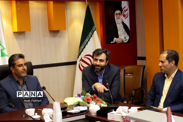 نشست مدیرکل آموزش و پرورش با اعضای مجلس دانش‌آموزی شهرستان‌های استان تهران