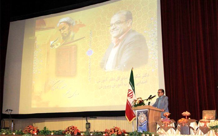 گلستان‌خوانی ، دانش‌آموزان را نسبت به  ارزشهای فرهنگی کشور آشنا می‌سازد