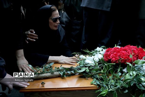 تشییع پیکر بهمن کشاورز