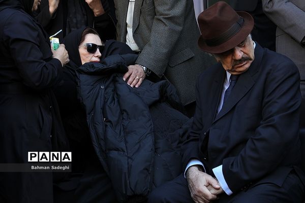 تشییع پیکر بهمن کشاورز