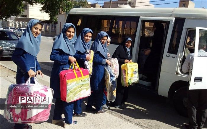 توزیع  کمک های فرهنگیان ناحیه یک اهواز در بین سیل زدگان