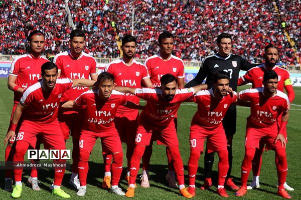 دیدار تیم‌های تراکتورسازی تبریز و  پرسپولیس تهران