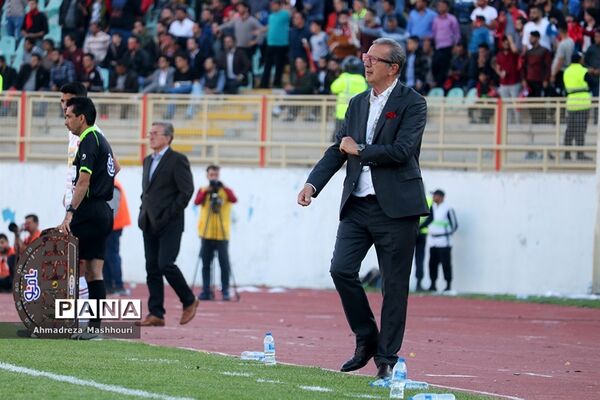 دیدار تیم‌های تراکتورسازی تبریز و  پرسپولیس تهران