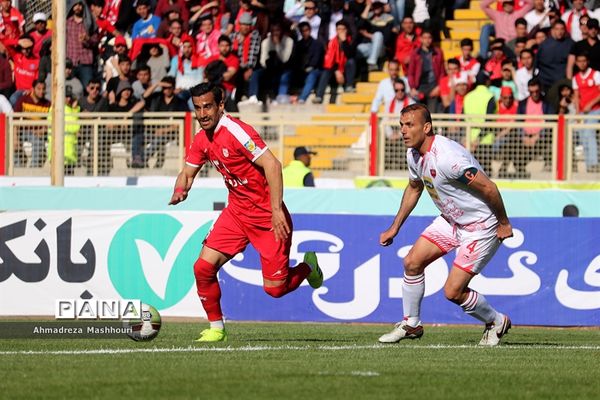 دیدار تیم‌های تراکتورسازی تبریز و  پرسپولیس تهران