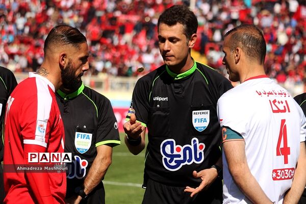 دیدار تیم‌های تراکتورسازی تبریز و  پرسپولیس تهران