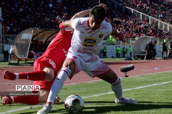 دیدار تیم‌های تراکتورسازی تبریز و  پرسپولیس تهران