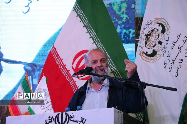 چرخ عظیم رونق ایران در دستان کارگران زحمتکش