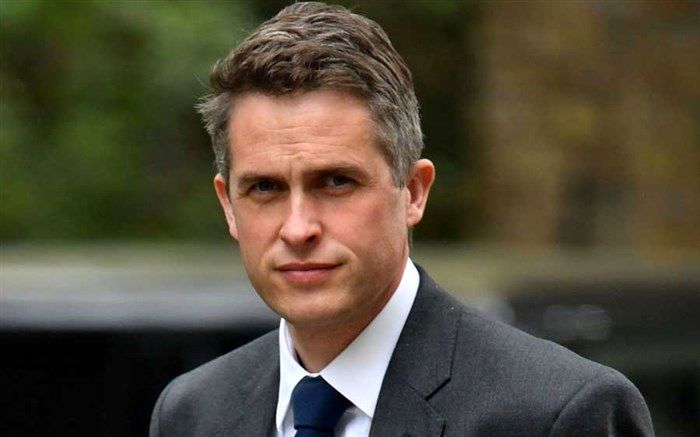 وزیر دفاع انگلیس برکنار شد