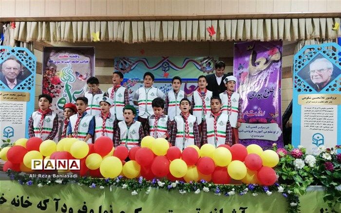 در مراسم تجلیل از معلمان دبستان علامه حلی 1 دوره اول مطرح شد : معلمان پرچمداران عرصه دانایی هستند