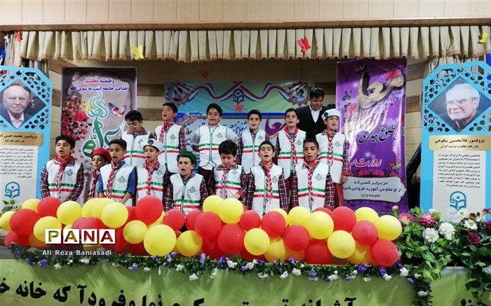 در مراسم تجلیل از معلمان دبستان علامه حلی 1 دوره اول مطرح شد : معلمان پرچمداران عرصه دانایی هستند