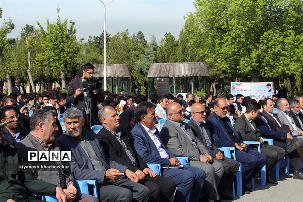 غبار روبی مزار شهدای ارومیه بمناسبت هفنه بزرگداشت معلم