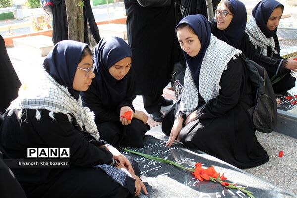 غبار روبی مزار شهدای ارومیه بمناسبت هفنه بزرگداشت معلم