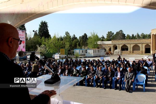 غبار روبی مزار شهدای ارومیه بمناسبت هفنه بزرگداشت معلم