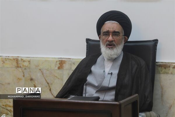 دیدار معلمان برتر استان با آیت الله سعیدی
