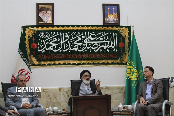 دیدار معلمان برتر استان با آیت الله سعیدی